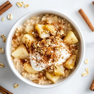 Gruau protéiné végane aux pommes et à la cannelle