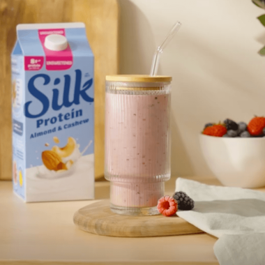 High in Protein Berry Breakfast Smoothie